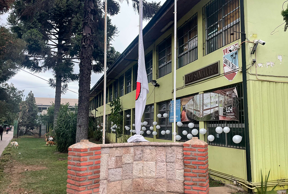 Fallece Alumno de Enseñanza Media que atento con su vida al interior de Establecimiento Educacional de Santa Cruz.