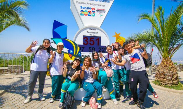 Relojes de cuenta regresiva de los Juegos Santiago 2023 se instalan en Cerro San Cristóbal