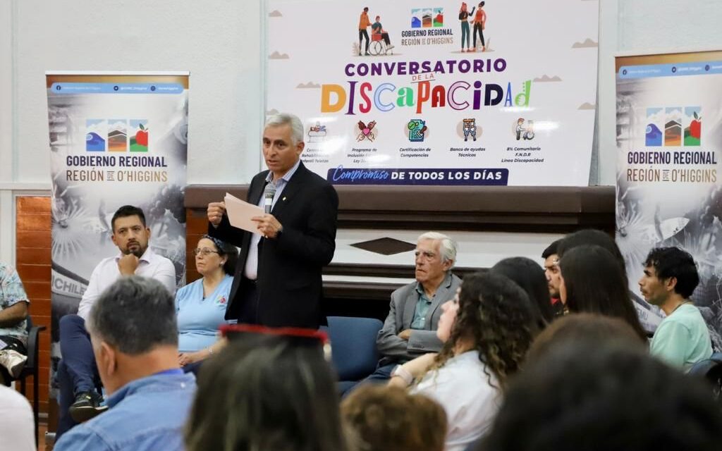 Regional Gobernador Pablo Silva lideró conversatorio sobre discapacidad y anunció línea de financiamiento del Fondo 8% FNDR del Gobierno
