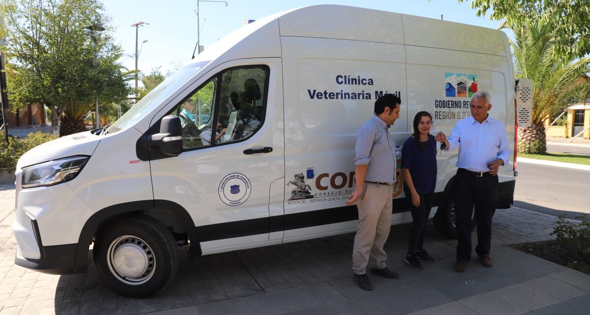 Gobernador Regional entregó una moderna y equipada clínica veterinaria móvil al municipio de Marchigüe