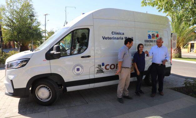 Gobernador Regional entregó una moderna y equipada clínica veterinaria móvil al municipio de Marchigüe