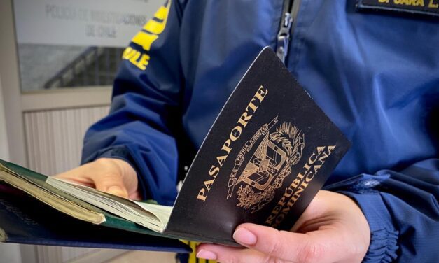 Extranjero que pretendía obtener residencia con documentos adulterados fue detenido