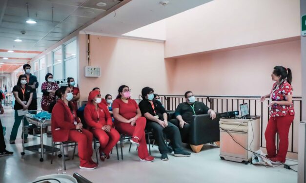 HRLBO entrega collares placentarios a pacientes en la Semana Mundial del Parto Respetado