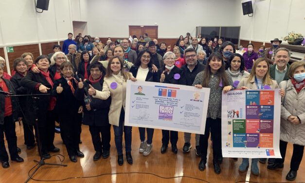 Con firma de compromiso de buenas prácticas para las personas mayores en el transporte público se lanzó campaña “Buen Trato, Trato Hecho”