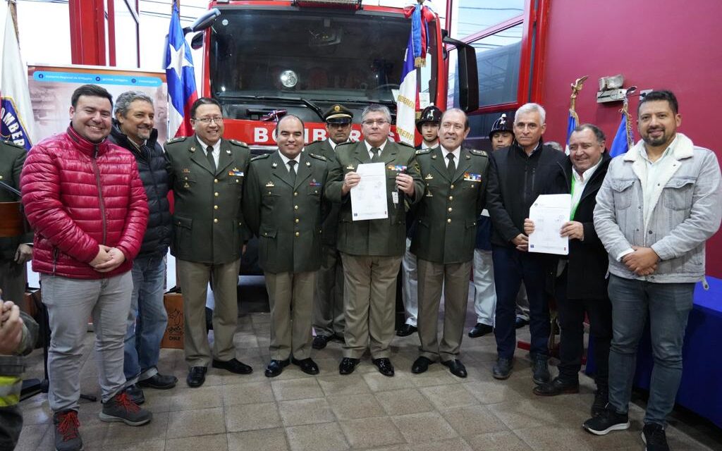 Gobernador Regional entrega nuevo carro bomba para Bomberos de Graneros