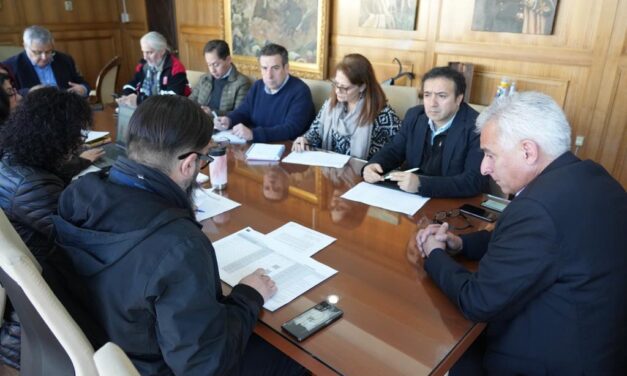 Gobernador se reúne con servicios públicos para evaluar ejecución de proyectos y redestinación de recursos para emergencia