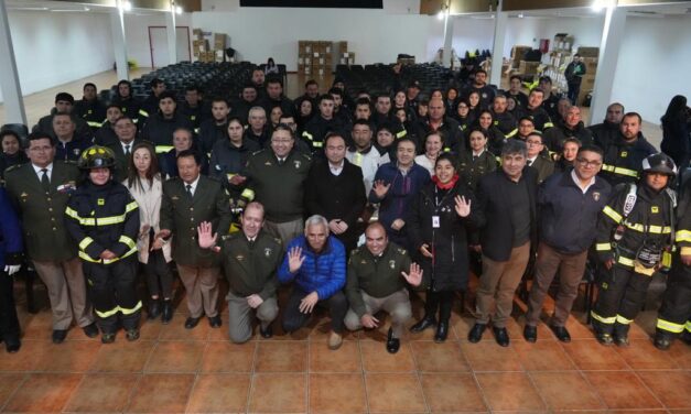 Gobernador Regional entrega equipamiento a Bomberos de Cardenal Caro