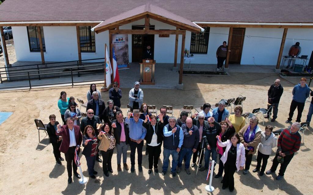 Gobernador Regional inaugura junto a comunidad Sede Social en el sector rural de Ucúquer en Litueche