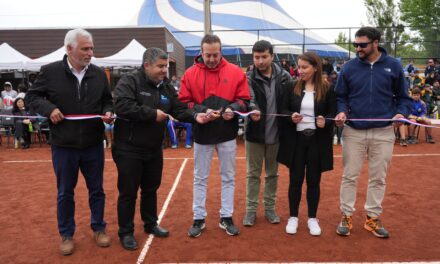 Gobernador Regional inaugura modernos camarines y graderías en club de tenis de Las Cabras