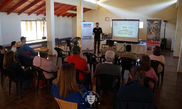 Usuarios PRODESAL son instruidos en prevención y denuncias ante incendios forestales