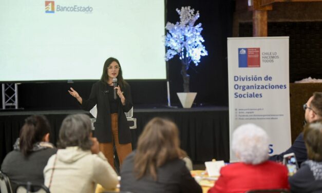 Ministra Vallejo encabeza capacitaciones de seguridad financiera y alfabetización digital para dirigencias sociales