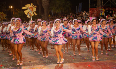 Carnaval Andino Con la Fuerza del Sol: Arica se viste de hermosos colores vivos y vibra junto a bandas de bronces.