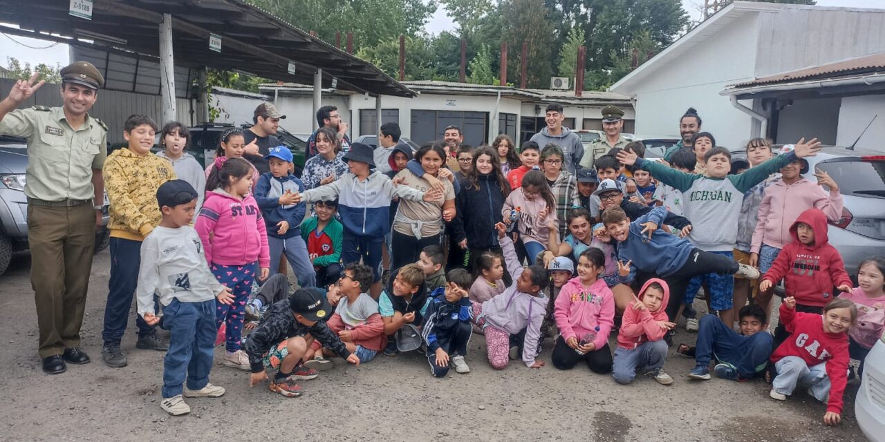 De la Escuela de Verano de Santa Cruz: Niños y niñas disfrutan de una jornada conociendo a Carabineros