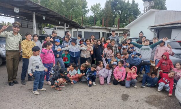 De la Escuela de Verano de Santa Cruz: Niños y niñas disfrutan de una jornada conociendo a Carabineros