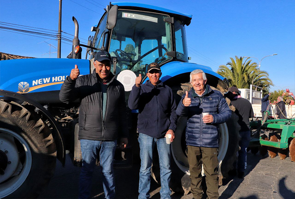 Subsecretaría de Agricultura entrega maquinaria a ocho comunas del secano costero de la región de O’Higgins