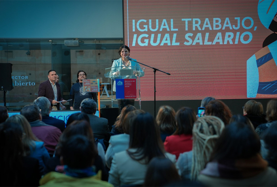 Seremi de la mujer y seremi del trabajo valoran propuesta legislativa de equidad salarial