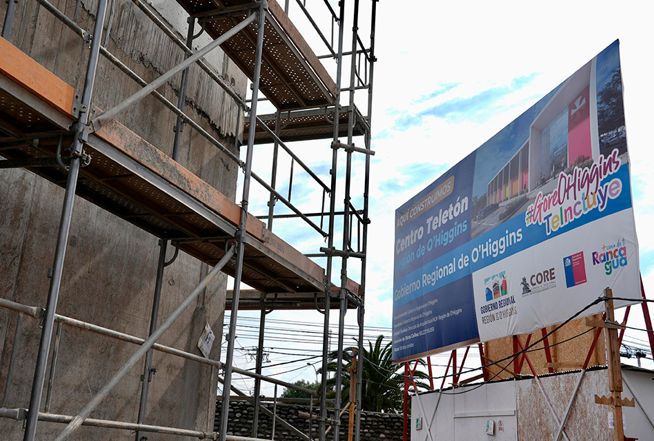 Gobernador Silva Amaya junto a Don Francisco recorren obras de construcción de Instituto Teletón en O’Higgins