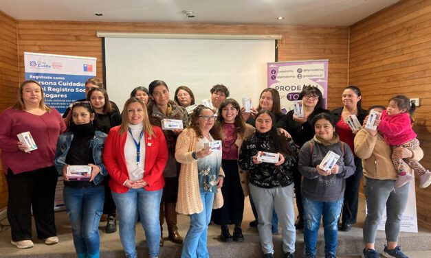 Gobierno entrega equipos celulares y alfabetización digital a personas cuidadoras de O’Higgins