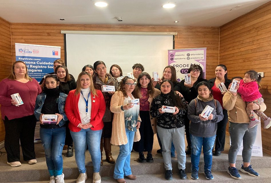 Gobierno entrega equipos celulares y alfabetización digital a personas cuidadoras de O’Higgins