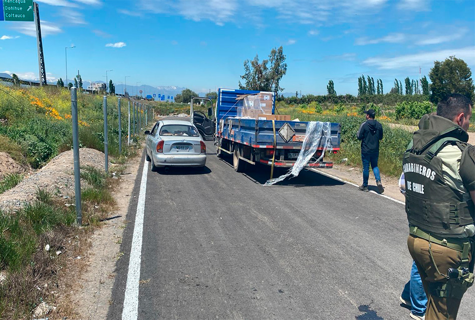 Rápido actuar de Carabineros permitió detención de 3 personas que robaron un camión con químicos