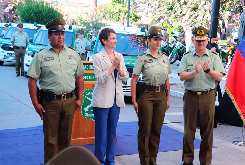 Ministra Tohá entrega nueva dotación vehicular a Carabineros