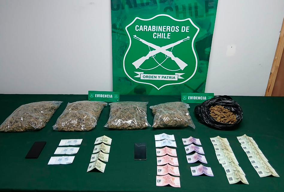Carabineros decomisa más de 5 kilos de marihuana elaborada en buses interprovinciales y detiene a dos extranjeros