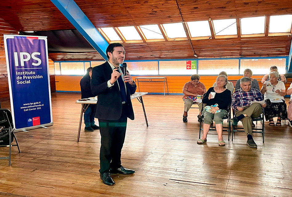 Autoridades del sector Trabajo participan en foro con adultos mayores con temática previsional en plena tramitación de la Reforma de Pensiones