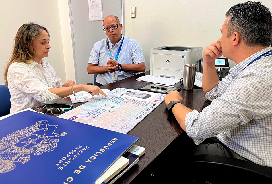 Diputada Carla Morales plantea inquietudes al director regional del Registro Civil  por fallas en sistema de cédulas de identidad