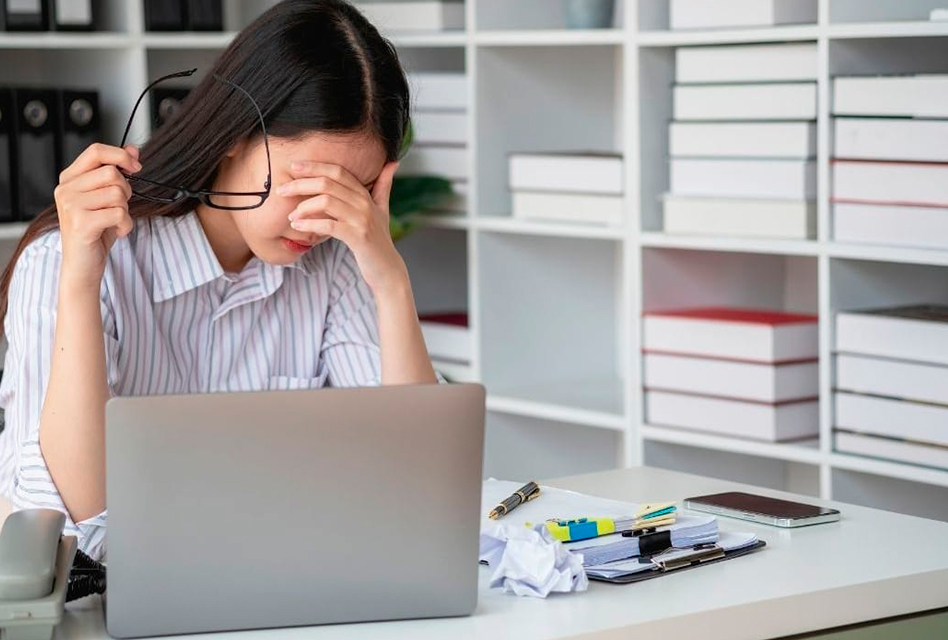 El agotamiento aumenta en el 65% de los entornos laborales del mundo y expertos alertan sobre una recesión emocional que desafía a las organizaciones