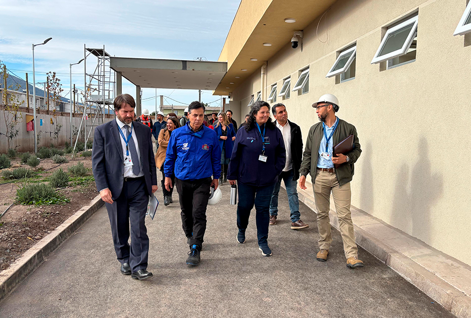 Avance del 95% en obras del nuevo CESFAM y SAR Poniente de San Fernando constataron autoridades