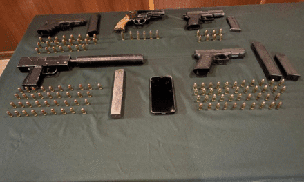 Carabineros logra la detención de dos personas que transitaban en vehículo robado y en su interior mantenían armas y numerosas municiones