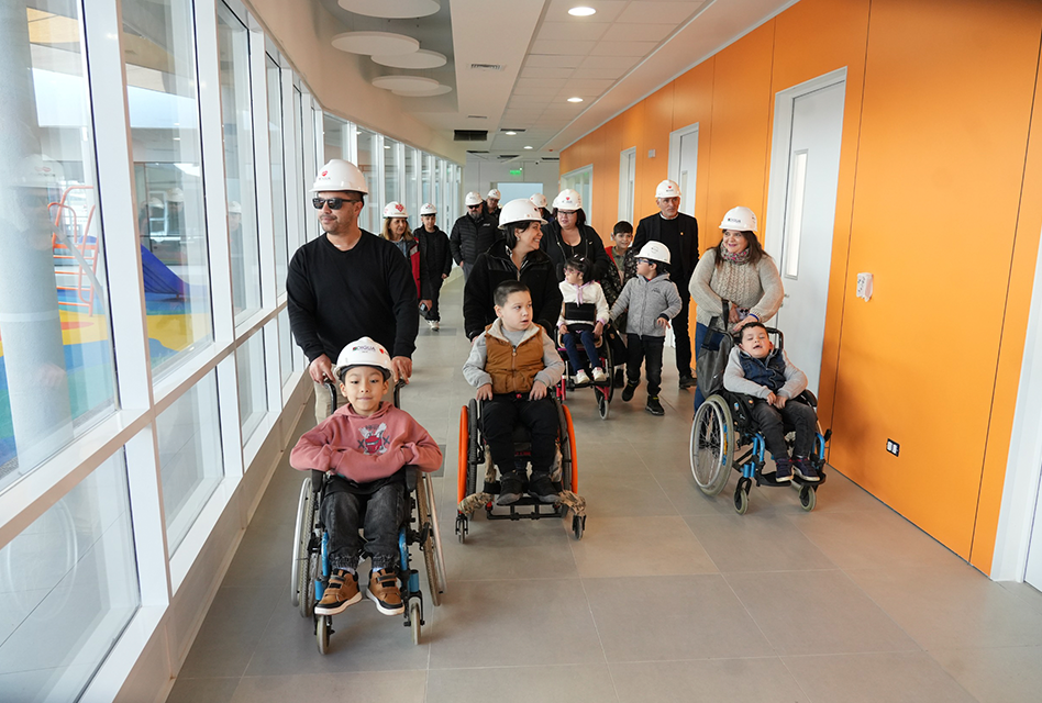 Familias quedan maravilladas al conocer las instalaciones del nuevo centro Teletón O’Higgins